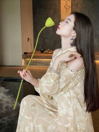 姐妹👭👭快快快💥💥清仓大甩卖品牌旗袍还有少量现货捡漏 #清仓捡漏 #清仓特价 #论方圆脸和旗袍的适配程度 #连衣裙 #高级感穿搭