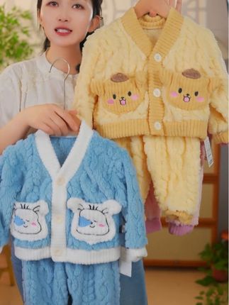 贼软糯的法兰绒睡衣套装,好看又保暖,快给宝宝买一套吧#高品质童装 #源头实力厂家 #谁穿谁好看系列 #便宜又好穿