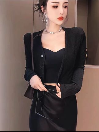 #原创 #小众设计感 #美出高级感 #谁穿谁好看 #气质穿搭 @DOU+小助手 @抖音小助手