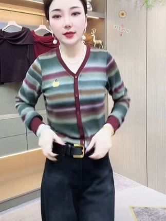 #秋冬新品#V领纽扣#洋气长袖上衣#简约大方#时尚百搭