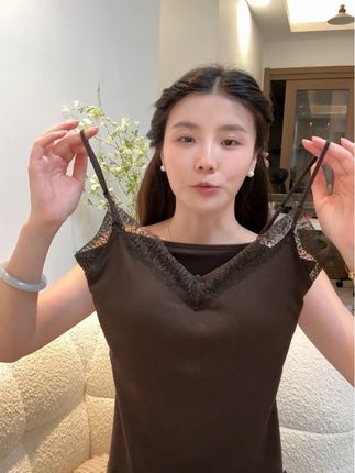 秋天真的很喜欢这种氛围感的小吊带#吊带背心 #贴身衣物 #蕾丝打底 #秋冬内搭
