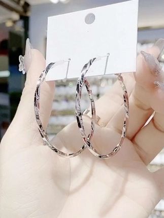 银针耳环 纽纹时尚耳圈百搭气质个性素款大圆圈#时尚耳饰 #时尚耳钉 #耳钉耳环推荐 #耳饰分享 #耳钉推荐
