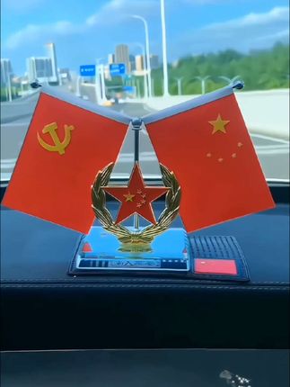 #红旗摆件 #车载红旗摆件最耀眼的红 #红旗摆件好看又有仪式感 #红旗摆件放在车内