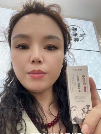 看了转介绍,上午姐姐来拿祛斑组合,下午直接带着俩姐妹继续来拿