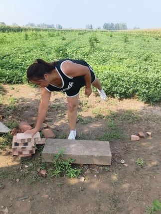 #徒手劈砖 坚持锻炼,身体康健。