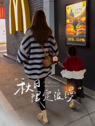#早秋穿搭 #无限回购的宝藏单品 #慵懒风穿搭 #整个时尚圈都在等入chill #秋天第一杯琥珀流光