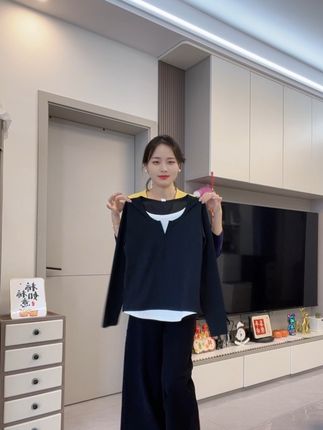 微胖姐妹都去穿这款假两件长袖T,很有叠穿层次感,大码穿到200斤#显瘦搭配 #早秋穿搭