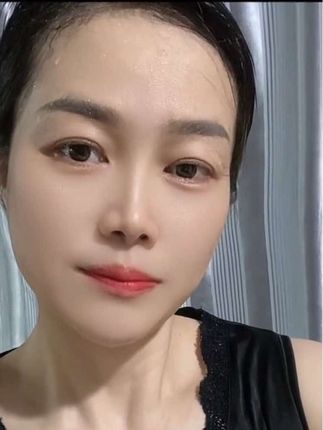 我们争吵的时候 ,我突然停住了 ,我感觉自己像个乞丐一样 ,不过是想要你多爱我一点 ,可你却只想争个输赢 ,感觉好没意思,#情罪 #情感共鸣