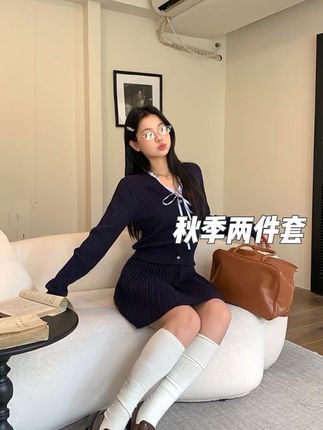 2025春秋新款v领针织上衣套装裙女减龄显瘦穿搭高级感独特两件套#高级感 #独特 #针织 #秋季穿搭 #显瘦穿搭