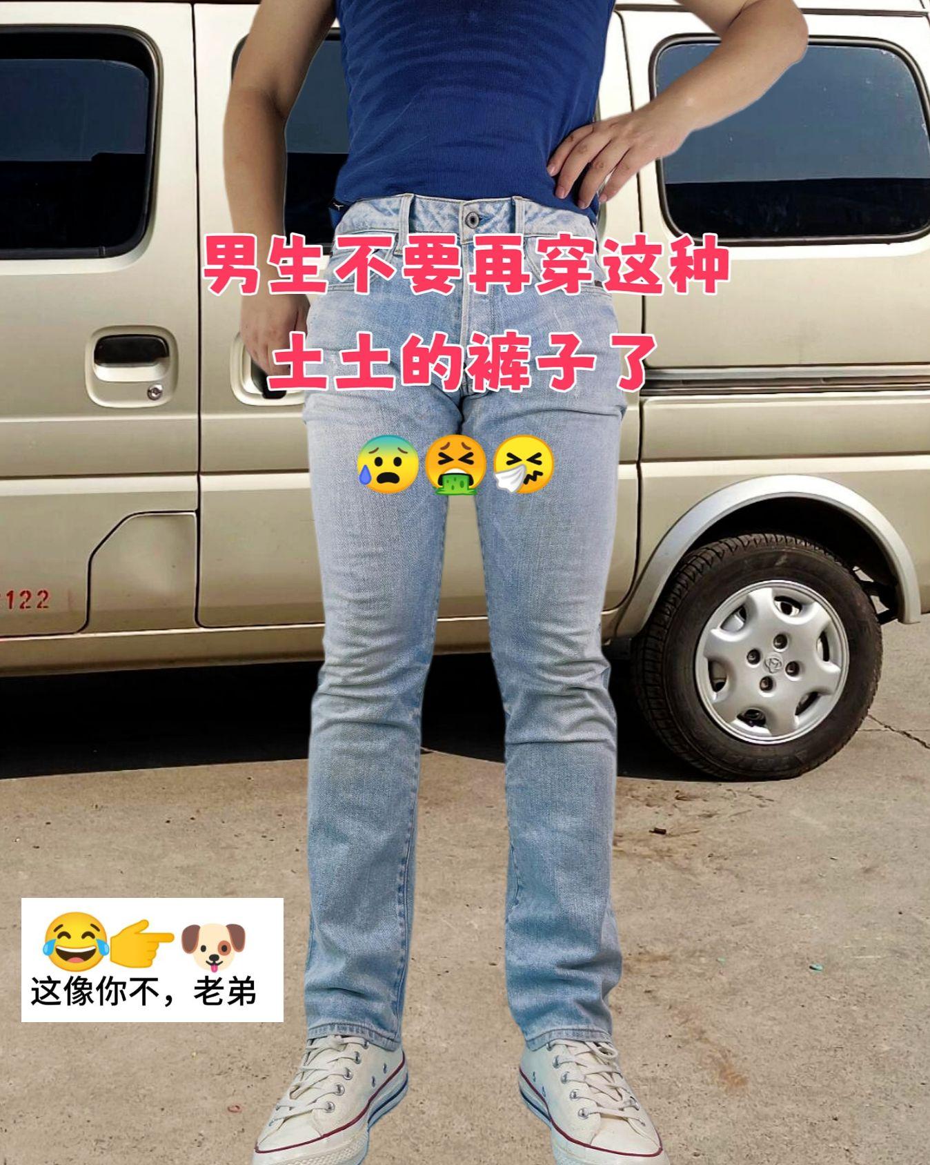 被追问到烦!这条玉米格灯芯绒裤才是秋冬痞帅天花板 宝子们,谁懂啊!这条潮牌灯芯绒裤一穿出门就被问链接~ 玉米格纹+灯芯绒面料,复古高级感直接焊在身上! 宽松束脚版型对身材超包容,小肚腩、粗腿全藏住,束脚收口带点随性拽感,痞帅那股劲儿拿捏得死死的。灯芯绒触感软糯亲肤,秋冬穿暖乎乎的,还不容易起球变形。 搭简约白T是慵懒潮男,配牛仔夹克秒变复古酷盖,冷了套件大衣也不臃肿。格纹设计自带亮点,不用费心搭就很出片,秋冬想换风格的男生,这条闭眼冲不亏! #秋冬灯芯绒裤 #玉米格纹神裤 #潮牌束脚裤 #痞帅男装 #高级感休闲裤