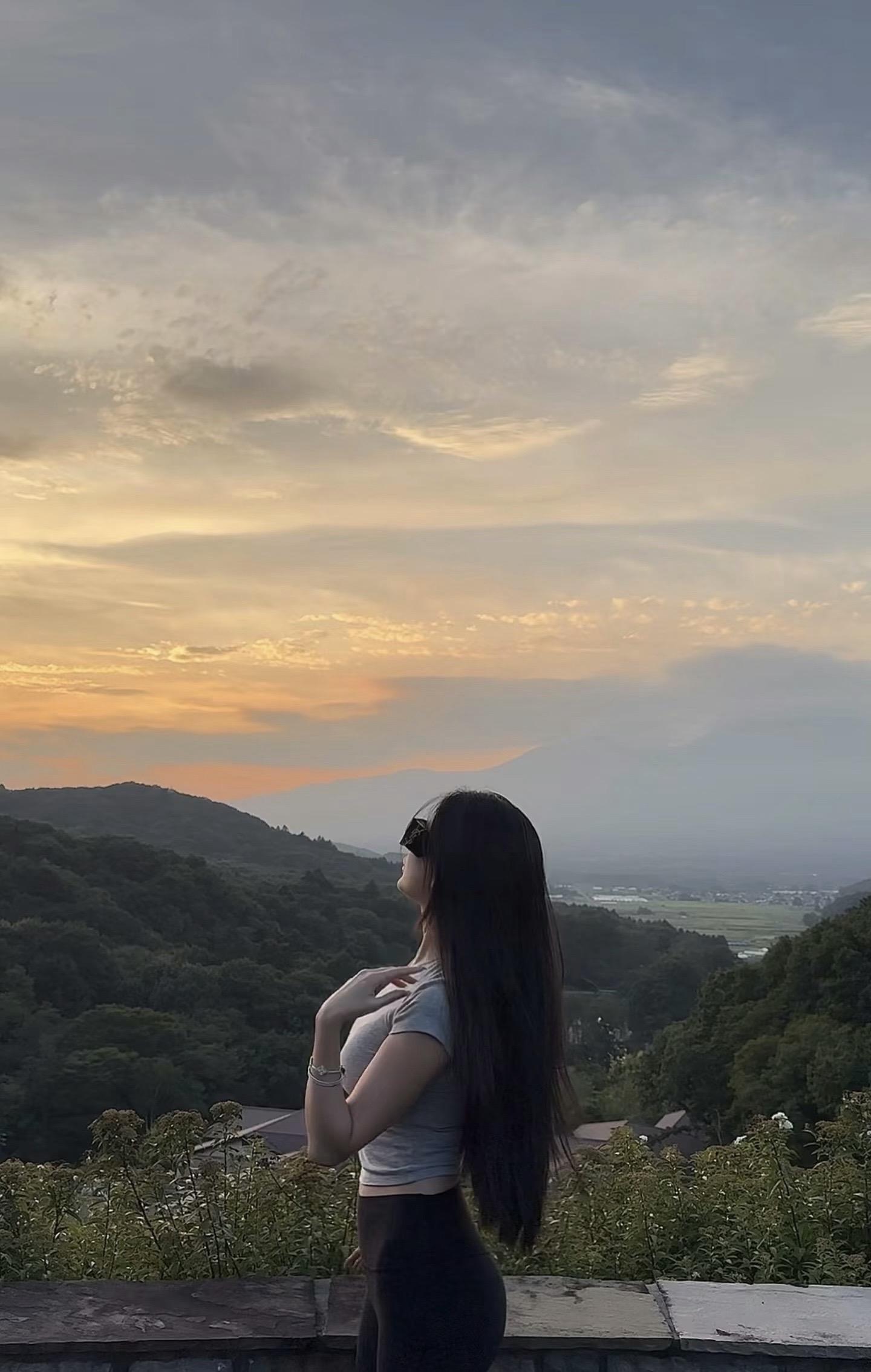 #山顶的景色要自己去看看 #爬山⛰️ #原相机拍摄 #山顶见 @一旦学会油盐不进,就没人能pua我