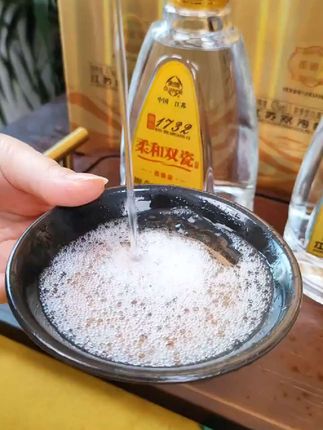 这款酒不管自己喝还是送人送礼走亲访友都很合适,趁活动一定要去抢#白酒 #纯粮酿造 #口粮酒 #纯粮酒 #好喝不贵