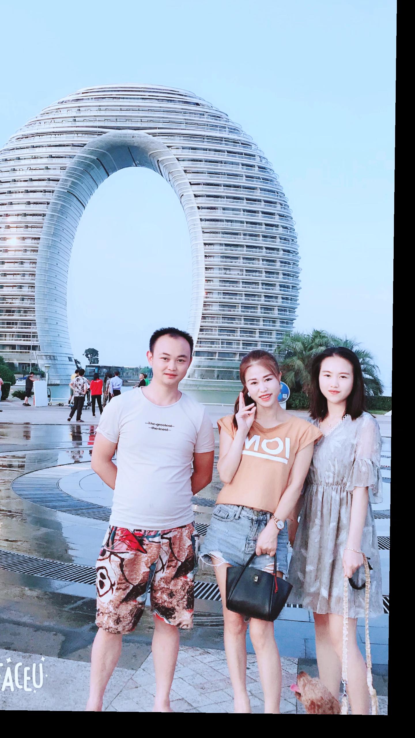 想到我们当初是多么幸福快乐的一家人😭如今变成这样仿佛像是昨天一样!只从女儿生病以后感觉人生再也没有任何意义了😩女儿啊妈妈不敢相信你会成这样!妈妈希望你快点好起来我们从来没有放弃过你😩只要还有一丝希望我们会努力去为你争取的!等妈妈赚到💰了带你去更好的医院帮你治病的😭你一定要为我们争口气哈不要让所有爱你的家人们失望🙏🌹🌹感恩所有家人们多年来的辛苦陪伴和支持🌹🌹🙏🙏🎁让我们一起为了宁宝加油吧!