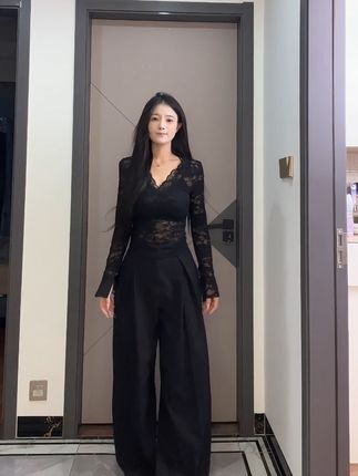 蕾丝上衣v领也太好看了吧#今日穿搭 #辣妹穿搭 #穿搭日记 #分享穿搭 #高级穿搭