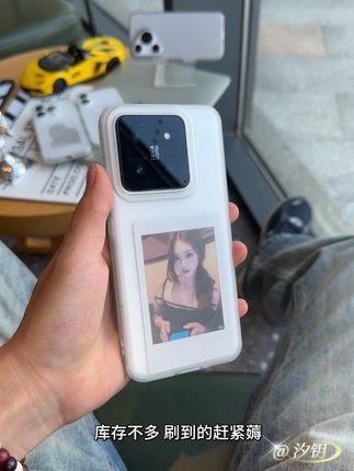 越简约才会越高级的磨砂手机壳,手感冰冰凉凉的完全不沾指纹和手汗,极简的设计风把高级感拉满! #手机壳#手机壳高级质感#极简风 #不发黄透明手机壳 #这款手机壳真的长在我心巴上了