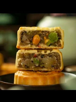 我爸爸怒推它!软乎~香~还不腻!老人肯定喜欢的味道! #月饼 #五仁月饼 #好吃到停不下来 #快来一起尝个鲜
