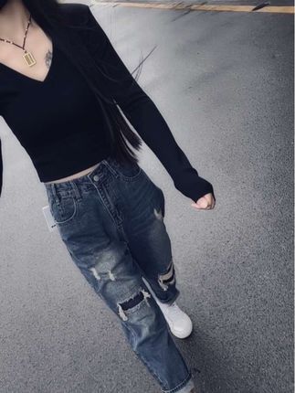 少和事多的人在一起,一不小心他会反咬你;少和心眼多的人在一起,因为你的善良玩不过他的心机;少和自私的人在一起,因为你对他再好,他都觉得是应该的,少和不懂得珍惜的人在一起,因为不值得…#穿搭 #早秋穿搭