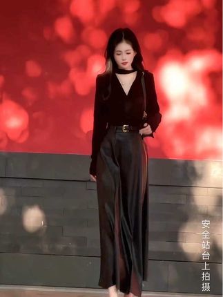 黑色御姐风收腰显瘦上衣半身裙套装#初秋一周不重样穿搭 #早秋贵气感穿搭 #森系少女感穿搭 #高级感穿搭 #早秋通勤出游穿搭一起拿捏
