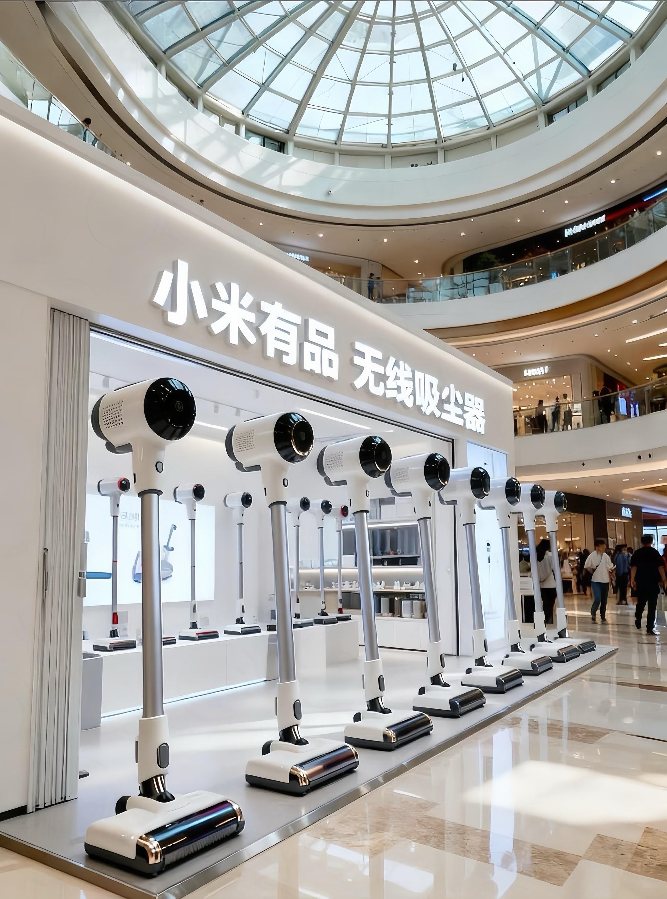小米的这款吸尘器确实很出色,采用吸拖一体的设计,前吸后擦,一次就能完成吸尘和拖地两项家务。它的吸力强劲,灰尘、毛发都能轻松吸走。还配备了除螨刷头,可用于清理床单、沙发上的皮屑和头发,另外还有缝隙清洁刷,能清洁各种边角缝隙。#好物推荐🔥 #居家好物 #强烈推荐 #上热搜 #生活好帮手