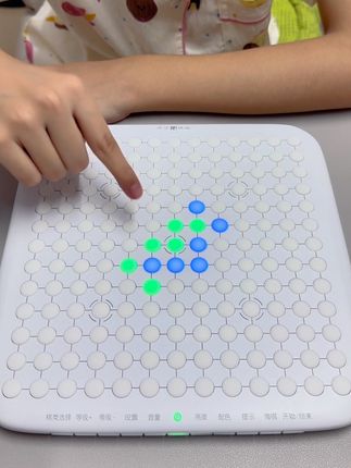 小小棋盘大智慧,通过五子棋教会孩子“胜败乃兵家常事” 这就是下棋的魅力所在!