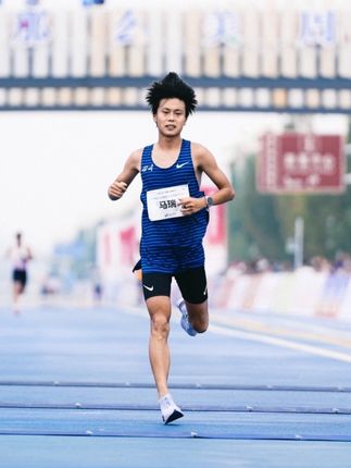 第二次参加马拉松 上一次还是在23年,过的真快啊,今天也跑出了个人最好成绩,再接再厉吧!