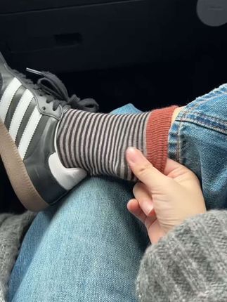 每年都在找这种金典条纹的中筒袜!百搭脚感特别舒服~当个月子袜也是合适适的😆