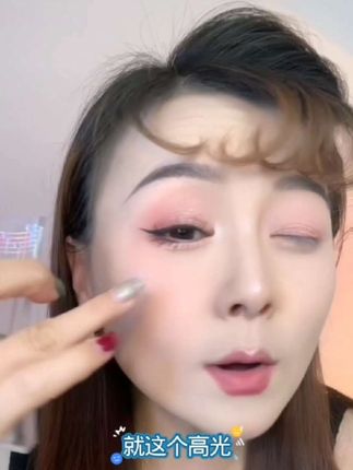柔雾五色眼影盘眼影腮红粉质细腻爆闪亮片百搭一体盘显色亮晶晶#五色眼影盘 #柔雾妆感 #粉质细腻 #亮晶晶眼影 #亮片眼影