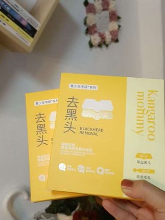 青春期孩子很容易长黑头,好难看,还得用这种黑头贴处理,才不怕伤毛孔变粗大。#宝妈分享 #袋鼠妈妈 #青少年#去黑头贴好物推荐收起