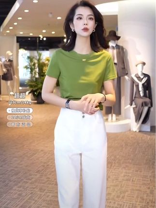这条白色牛仔裤太抢镜!轻松拿下穿搭C位,流量密码get#百搭显瘦 #白色牛仔裤 #引领时尚潮流 #百搭裤子 #哥弟