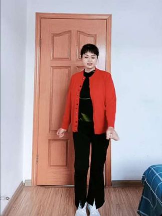 春秋装新款高级感上衣洋气减龄别致红色单排扣针织开衫外套女 #时尚女装#减龄穿搭#搭配时尚#舒适好看#