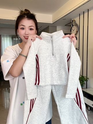 给女儿买的这套运动套装真的太太太喜欢了,无论上学还是日常穿都特别合适#高品质童装 #源头实力厂家 #家居服套装 #童裤 #韩版穿搭