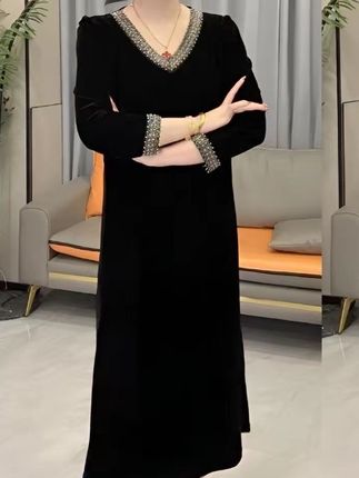 气质大方重工串珠V领气质丝绒女神裙788##连衣裙分享 #气质穿搭 #女人味穿搭 #秋季穿搭 #优雅穿搭