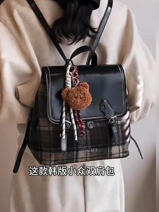 #双肩包 韩版小众复古大容量学生书包女新款潮秋冬时尚休闲通勤双肩包 #大容量 #休闲 #时尚 #书包