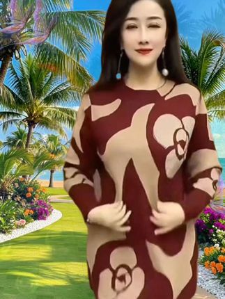 #我要上热门 天气凉了,姐妹们快来试试这件冬款宽松打底衫吧!它采用针织工艺制作而成,摸起来柔软舒适又亲肤,穿上后既保暖还好看,而且它的版型是那种非常宽松的样式。无论胖瘦都能穿的下,并且衣服上还有印花设计,看起来特别洋气,喜欢的朋友千万不要错过了!