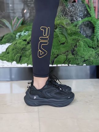 #只做高品质 的fila 陨石老爹鞋!软底很舒服!#跑者美学 轻便防滑老爹鞋,开启行走新体验!这一款老爹鞋,轻便防滑,适合多种地形,顺丰包邮快速到手!#潮鞋推荐好看不贵