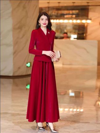 2025秋酒红色长袖长款连衣裙,优雅气质显瘦大摆喜婆婆喜妈妈穿搭#美搭尽显女神范 #优雅气质 #高端大气上档次 #连衣裙穿搭 #穿出高级感