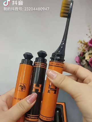 自带收纳盒的折叠,出门带着小巧方便,漂亮很美观#牙刷推荐 #软毛牙刷 #出差旅游必备 #便宜又划算 #可折叠的牙刷