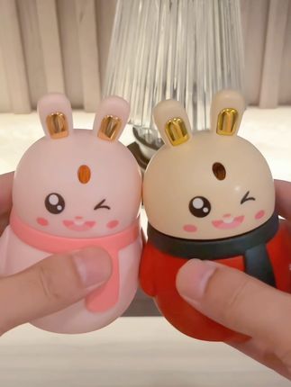 牙签盒都这么可爱呀,按压方便,出签干净。吃水果零食家中必备,不用的时候还可以做个摆件#家中必备 #高颜值 #牙签盒#创意摆件 #杜兰特交易或扩大到7支球队