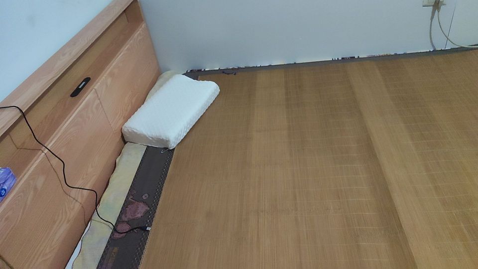 不推荐大家购买这款床铺,睡上去会移动的,做工很薄,担心会塌了。#我在抖音买买买