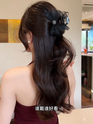 我也是第一次用这么高级的蝴蝶结抓夹。 #简单好看发型 #头饰发饰 #精致女人必备 #发型教程 #抓夹