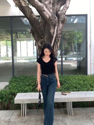 #氛围感穿搭 #我又心动了 #穿衣自由 #优雅气质穿搭 #牛仔裤