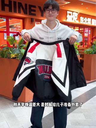 男生秋冬新款时尚潮流棒球服外套,刺绣贴布设计,高级感十足#男生穿搭 #夹克外套 #大童男装