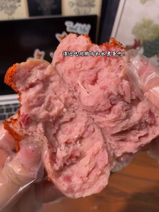 自律期有了这个高蛋白的午餐肉,谁还吃鸡胸肉和水煮蛋啊!就是这个来自北戴河的午餐肉,关键现在到手3大盒你看才啥价!精选肉质的猪后腿肉,一口下去满满的肉香,肉眼可见的大颗粒,肉质鲜嫩 吃起来不咸也不腥,口感扎实巨香巨好吃!#北戴河午餐肉 #午餐肉罐头 #追剧小零食 #午餐肉 #今天吃什么