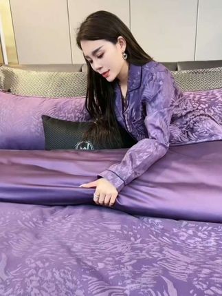 黑金豹纹 隔着屏幕都能感觉到的那种质感,我的天,你还有什么理由拒绝呢#家纺床上用品 #面料柔软细腻 #床品四件套 #高端床品 #高端大气上档次