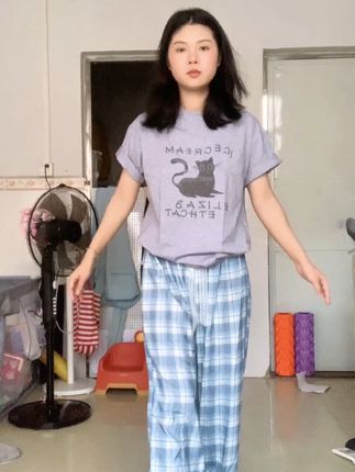 我穿160码,宝宝穿80码哦,都是偏宽松的~#亲子装母女装 #亲子装搭配 #全职妈妈
