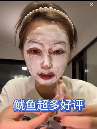 下雨天,一边吃着鱿鱼一边追剧,悠闲惬意的下午时光。#鱿鱼干 #追剧零食必备 #好吃到停不下来 #吃货日常