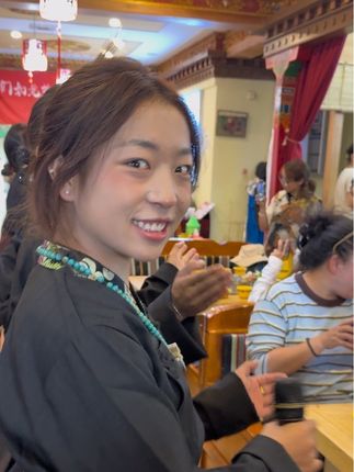 流程姐这个眼神绝了真的太美了 #拉萨旅游攻略 #西藏美食推荐 #田村酸汤牦牛肉 #走个流程