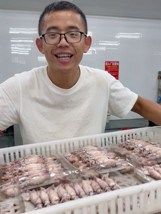 海兔只有背部一根软骨不可以吃,其他都是可以吃的,自来水解冻,整只就可以下锅啦,红烧辣炒涮火锅都好吃,全母带籽带膏海兔,中秋节送人招待亲朋都好吃#只做精品 #海兔 #全母带籽海兔