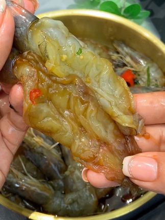 爱吃生腌的姐妹们,一定要试试他家的生腌虾,真的很新鲜,口感软糯Q弹,肉质肥美,糯叽叽的太好吃了#生腌海鲜 #生呛大虾
