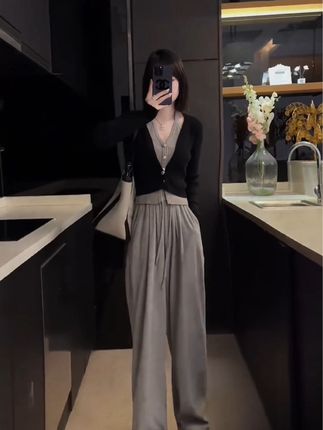 1089洋气减龄休闲套装女秋冬新款挂脖假两件针织上衣阔腿裤两件套#套装 #时尚两件套 #早秋穿搭 #谁穿谁好看